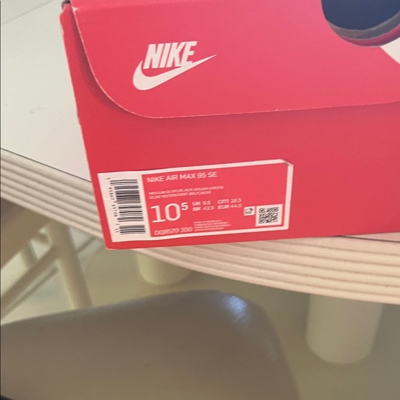 Nike Air Max 95 Olive and Beige Sneakers - Picture 9 of 11